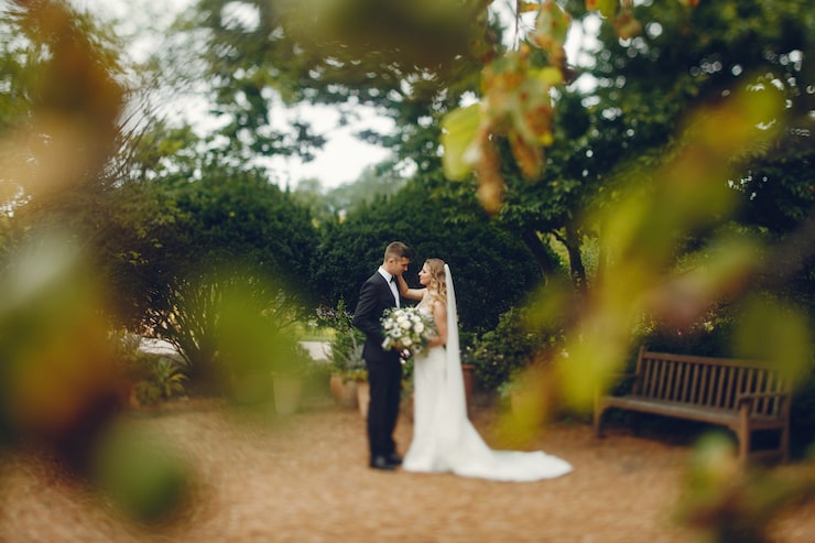 Foto gratuito la elegante pareja de bodas