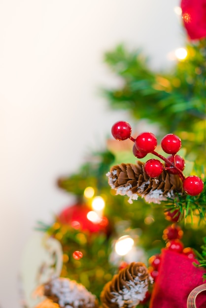 Foto gratuito enfoque suave del árbol de navidad y decoraciones